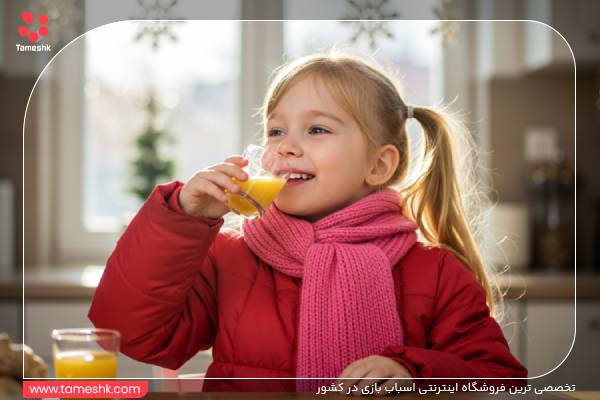 کودک در حال نوشیدن جینجرشات برای جلوگیری از سرما خوردن.jpg